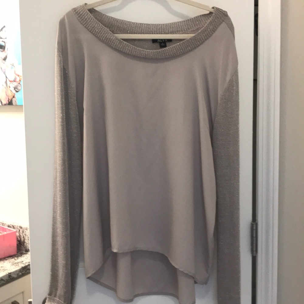 Beautiful blouse silver and grey large